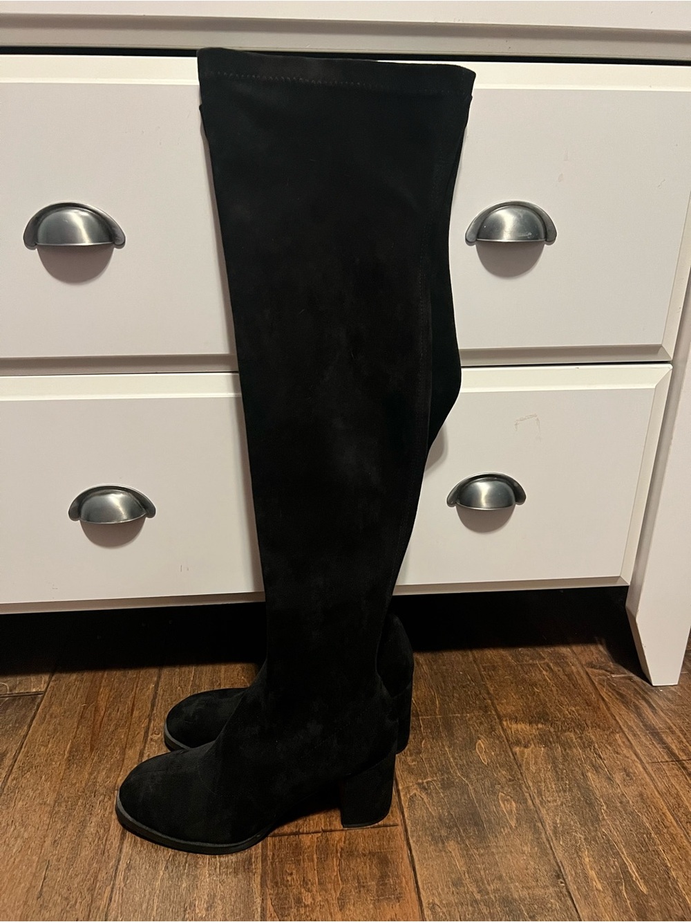 Black Over-the-Knee Boots — Classic Suede Style